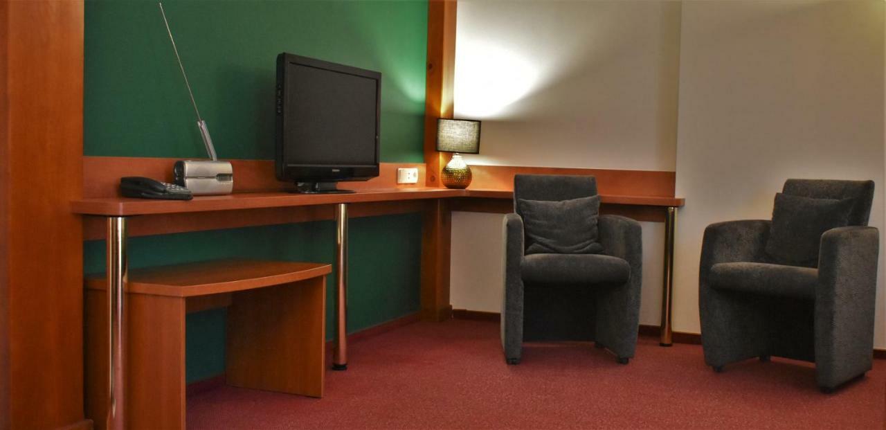 Hotel Zlote Deby وارسو المظهر الخارجي الصورة
