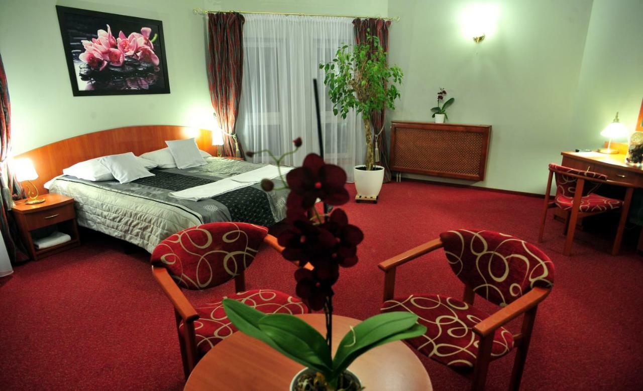Hotel Zlote Deby وارسو المظهر الخارجي الصورة